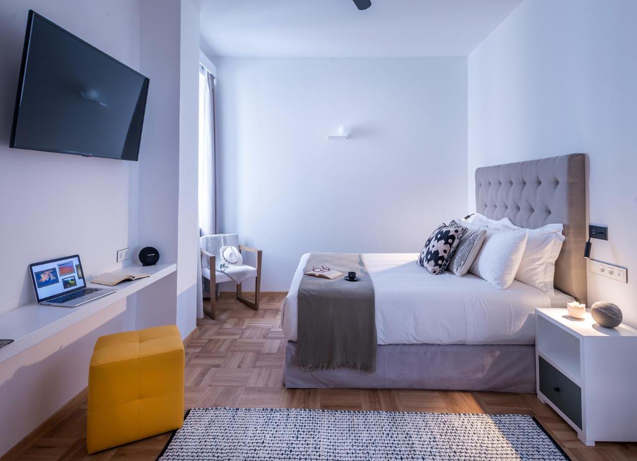 Shapes Luxury Suites Ermoupoli Exterior photo