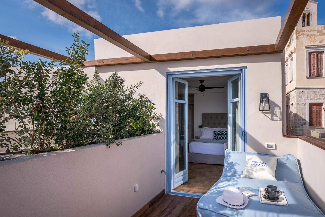 Shapes Luxury Suites Ermoupoli Exterior photo