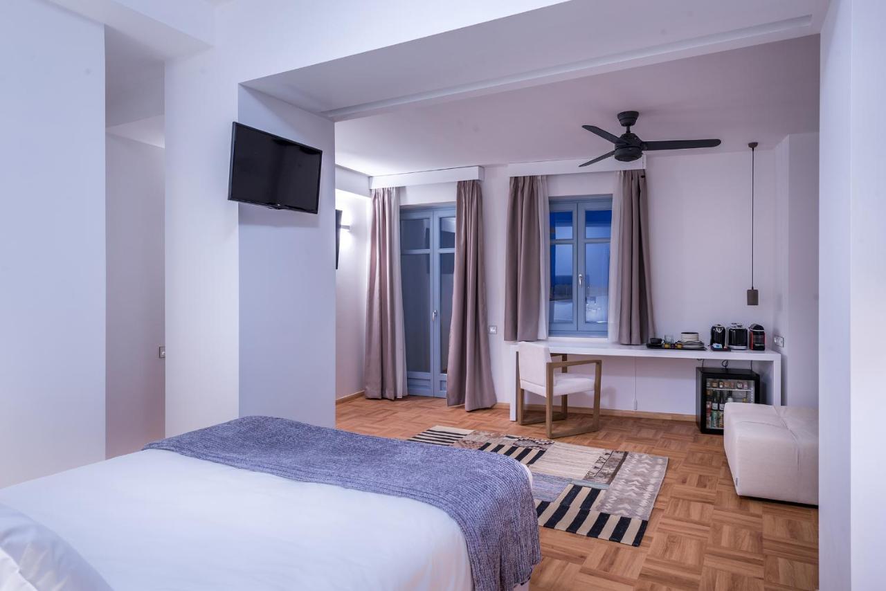 Shapes Luxury Suites Ermoupoli Exterior photo
