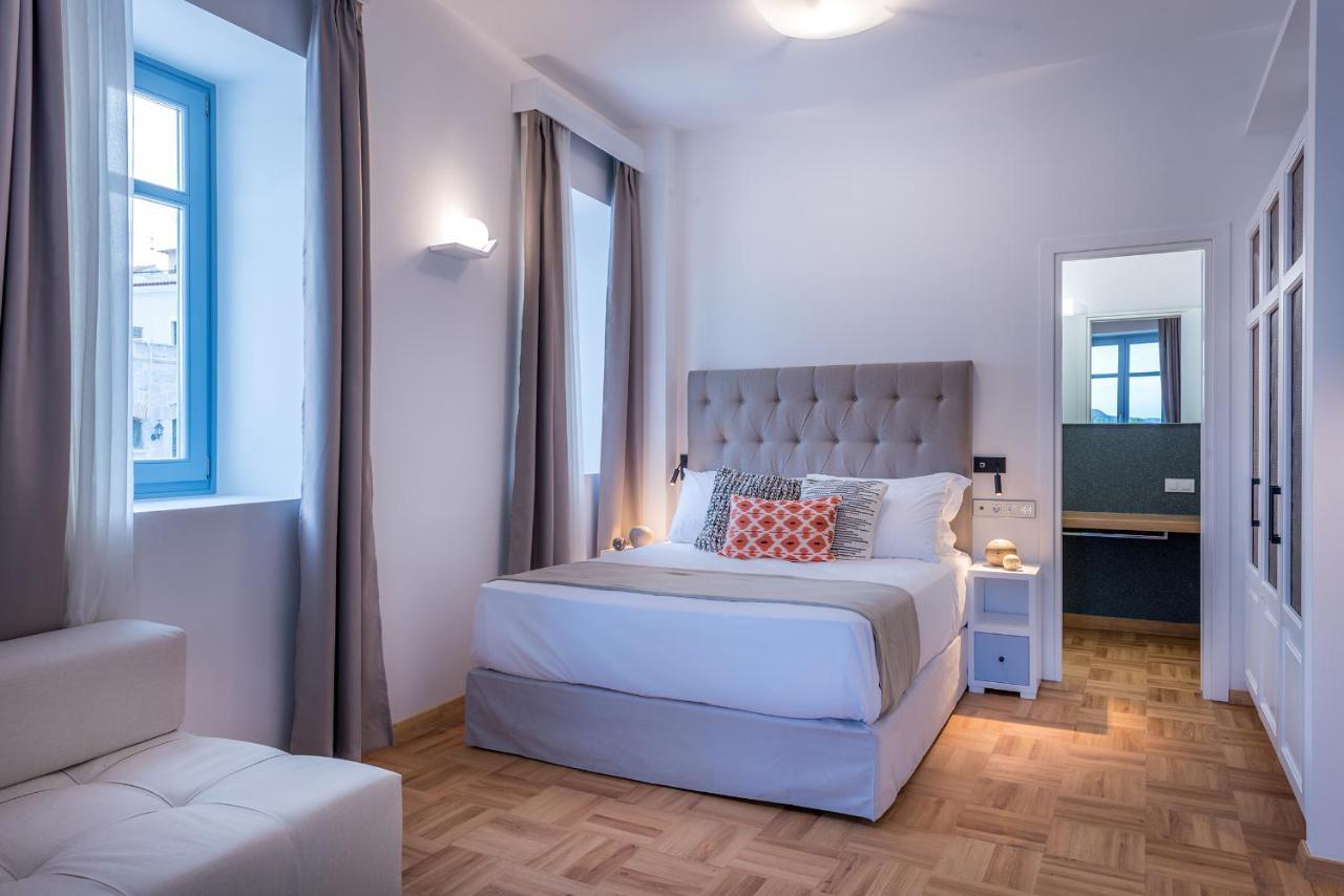 Shapes Luxury Suites Ermoupoli Exterior photo