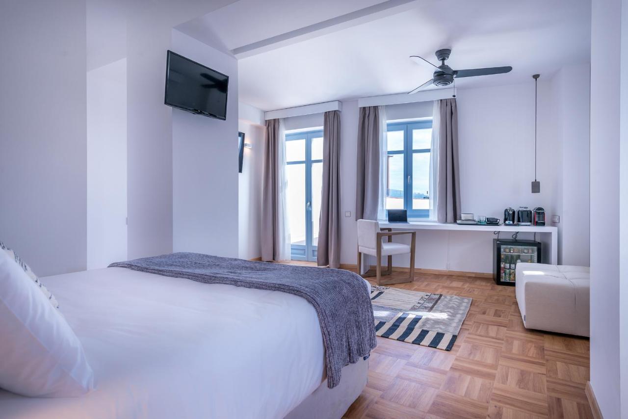 Shapes Luxury Suites Ermoupoli Exterior photo